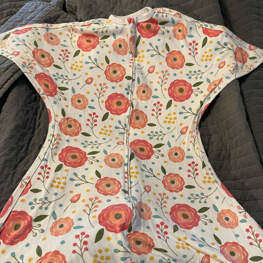 Zipadee Zip: Size Medium (6-12 medium). Poppy print.
